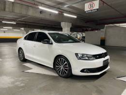 VOLKSWAGEN - JETTA - 2013/2013 - Branca - R$ 80.000,00