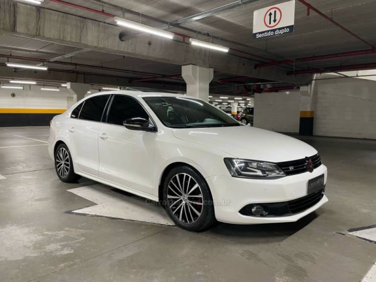 VOLKSWAGEN - JETTA - 2013/2013 - Branca - R$ 82.500,00
