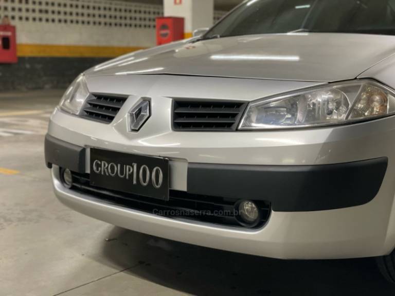 RENAULT - MÉGANE - 2008/2008 - Prata - R$ 26.500,00