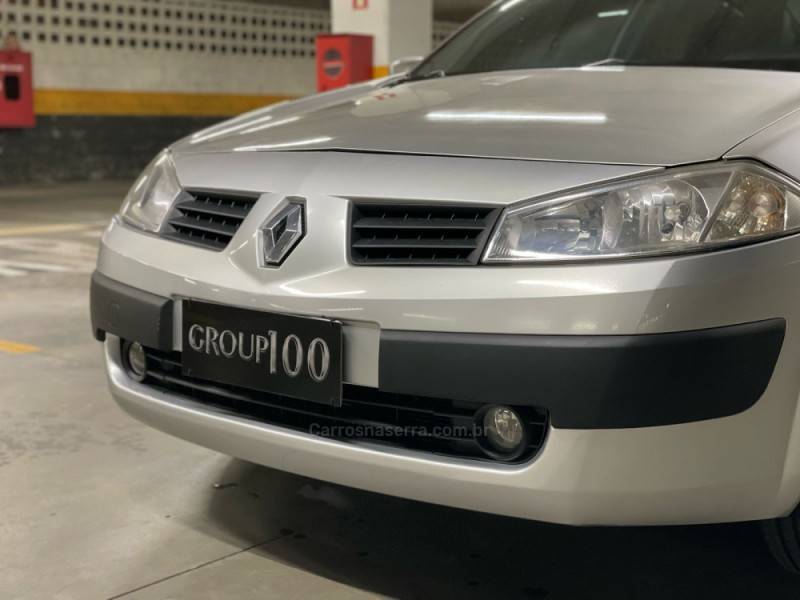 RENAULT - MÉGANE - 2008/2008 - Prata - R$ 26.500,00