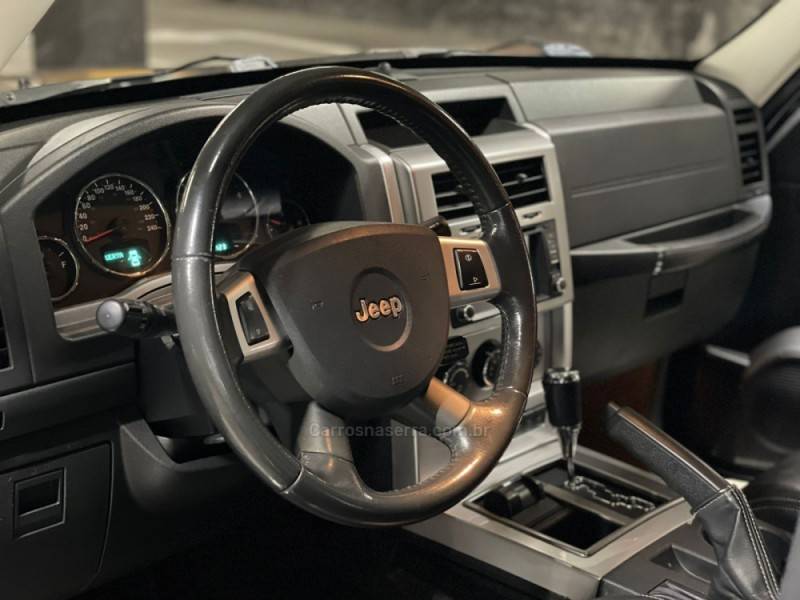 JEEP - CHEROKEE - 2010/2010 - Preta - R$ 65.000,00