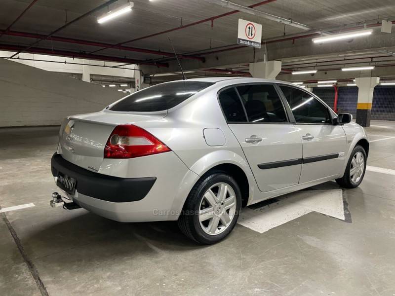 RENAULT - MÉGANE - 2008/2008 - Prata - R$ 26.500,00