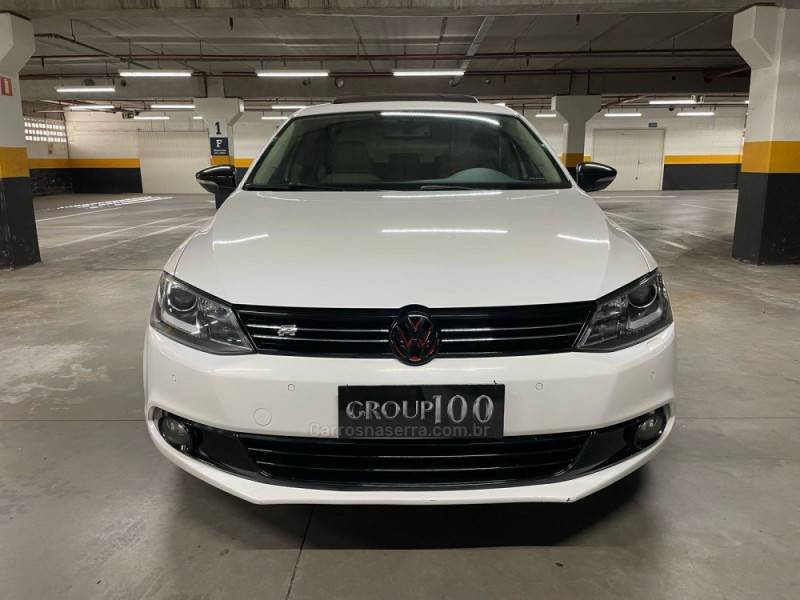 VOLKSWAGEN - JETTA - 2013/2013 - Branca - R$ 80.000,00