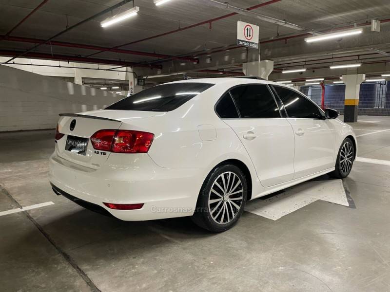 VOLKSWAGEN - JETTA - 2013/2013 - Branca - R$ 80.000,00