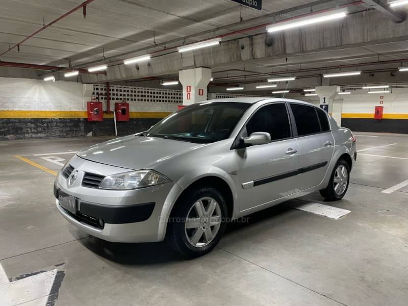 RENAULT - MÉGANE - 2008/2008 - Prata - R$ 26.500,00