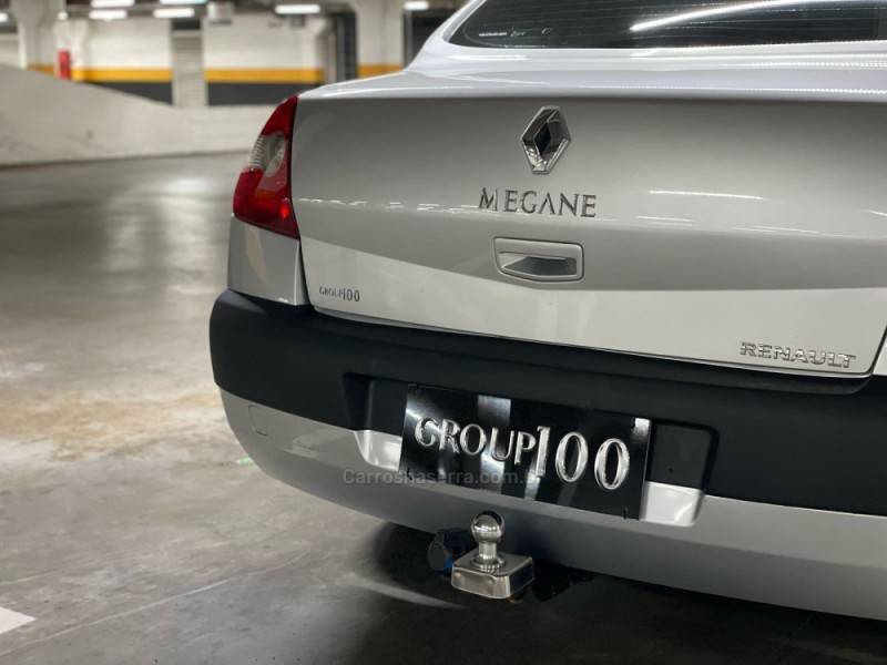RENAULT - MÉGANE - 2008/2008 - Prata - R$ 26.500,00