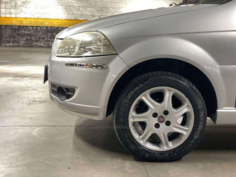FIAT - SIENA - 2011/2011 - Prata - R$ 33.500,00