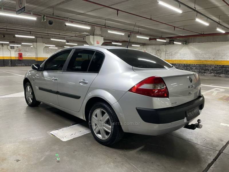 RENAULT - MÉGANE - 2008/2008 - Prata - R$ 26.500,00