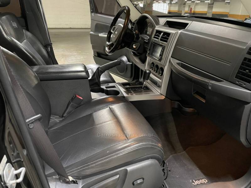 JEEP - CHEROKEE - 2010/2010 - Preta - R$ 65.000,00