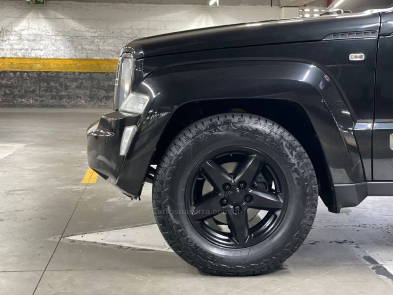JEEP - CHEROKEE - 2010/2010 - Preta - R$ 65.000,00
