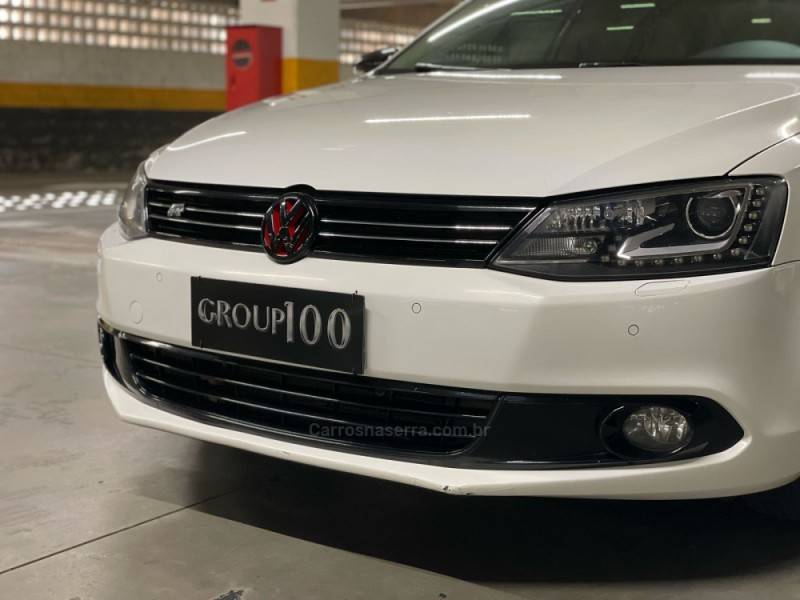 VOLKSWAGEN - JETTA - 2013/2013 - Branca - R$ 80.000,00