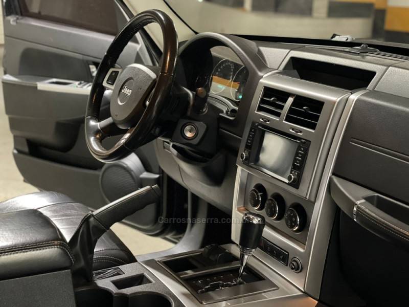 JEEP - CHEROKEE - 2010/2010 - Preta - R$ 65.000,00