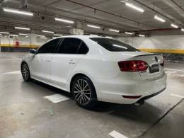 VOLKSWAGEN - JETTA - 2013/2013 - Branca - R$ 80.000,00